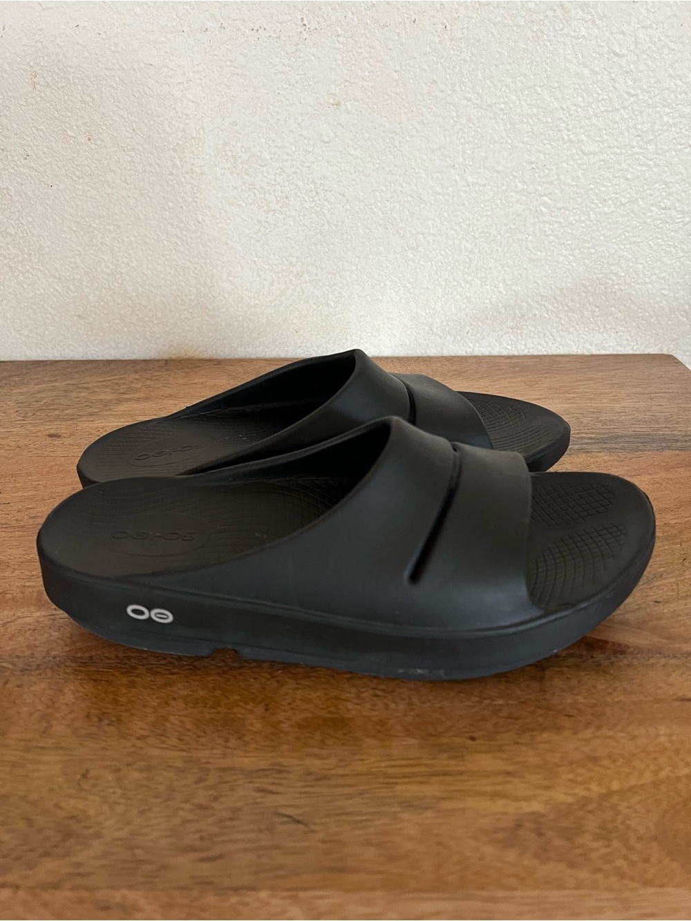 Oofos OOahh Black Slide Sandals Size M 6- W 8